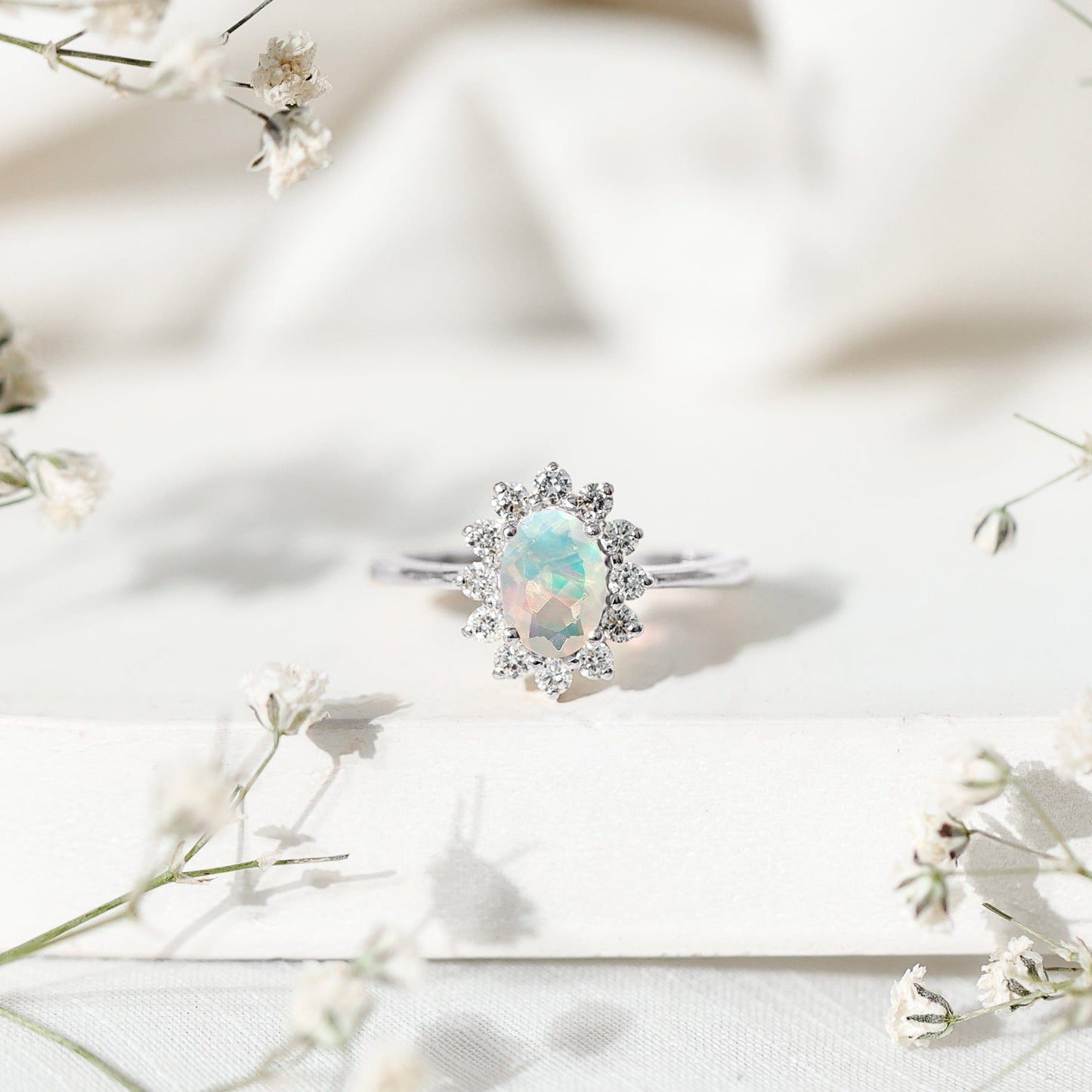 Anillo de compromiso ovalado de ópalo etíope auténtico certificado con halo de diamantes