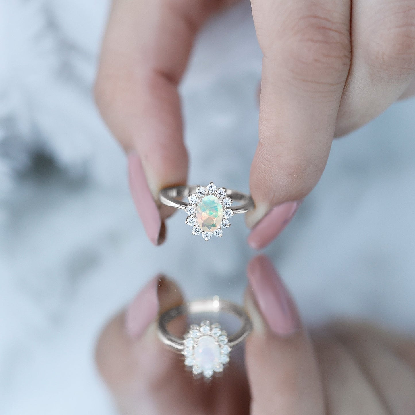 Anillo de compromiso ovalado de ópalo etíope auténtico certificado con halo de diamantes