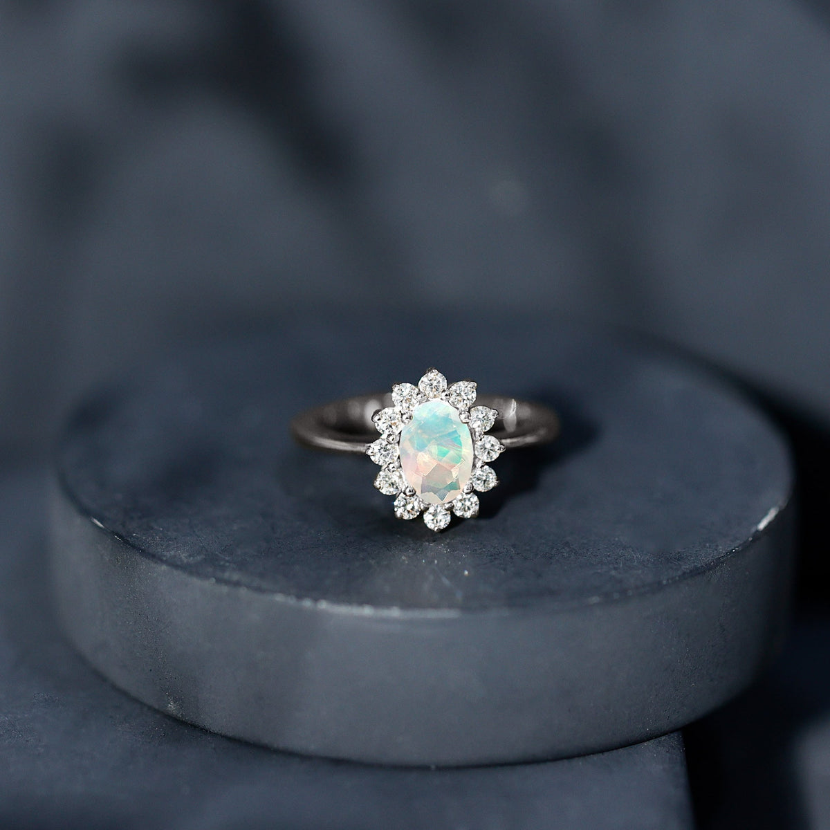 Anillo de compromiso ovalado de ópalo etíope auténtico certificado con halo de diamantes
