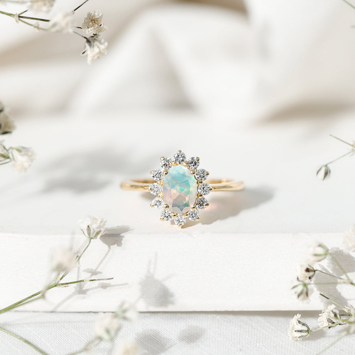 Anillo de compromiso ovalado de ópalo etíope auténtico certificado con halo de diamantes