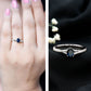 Anillo de compromiso minimalista con zafiro azul natural de 0,6 quilates y banda dividida con diamantes