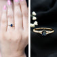 Anillo de compromiso minimalista con zafiro azul natural de 0,6 quilates y banda dividida con diamantes