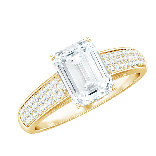 Anillo de compromiso con moissanita de corte esmeralda y piedras laterales
