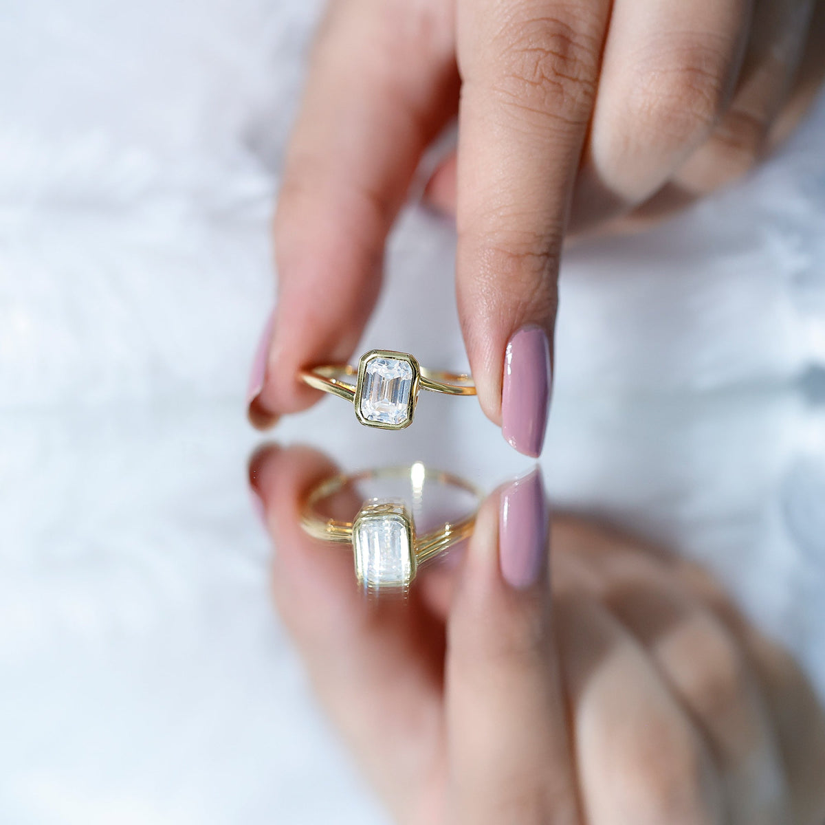Anillo de compromiso de moissanita con corte esmeralda de 1.8 para mujer