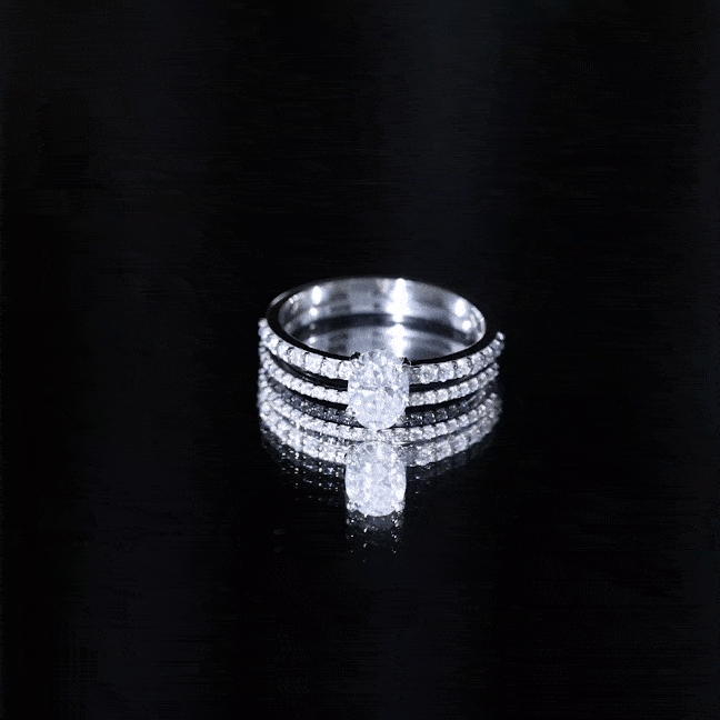 Anillo de compromiso de moissanita con forma ovalada con juego de alianzas de boda