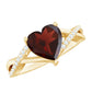Anillo de compromiso de granate natural en forma de corazón con vástago cruzado de diamantes