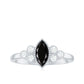 Anillo de compromiso de espinela negra marquesa natural con trío de diamantes