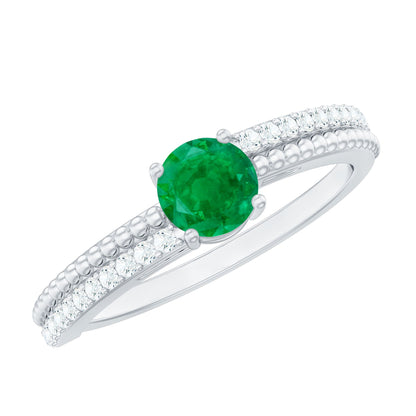 Anillo de compromiso de oro con esmeralda y diamantes naturales y detalles calados