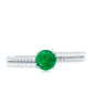 Anillo de compromiso de oro con esmeralda y diamantes naturales y detalles calados