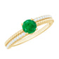 Anillo de compromiso de oro con esmeralda y diamantes naturales y detalles calados