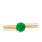 Anillo de compromiso de oro con esmeralda y diamantes naturales y detalles calados