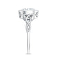 Anillo de compromiso celta solitario de moissanita con engaste de bisel