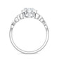Anillo de compromiso celta solitario de moissanita con engaste de bisel