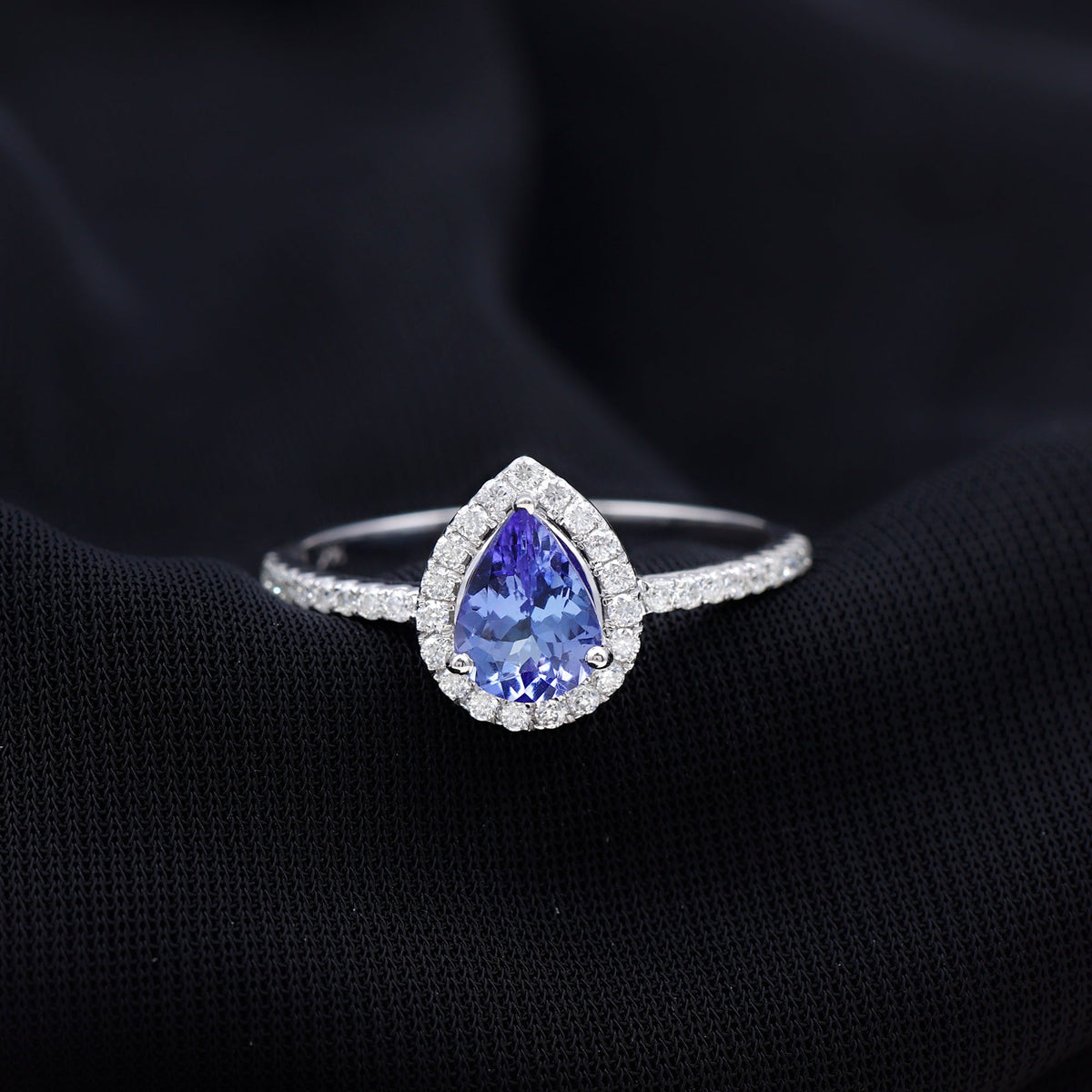 Anillo de compromiso de tanzanita en forma de pera auténtica con halo de diamantes
