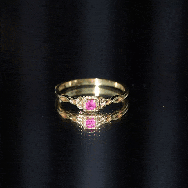 Anillo de promesa con nudo celta y rubí auténtico de talla princesa