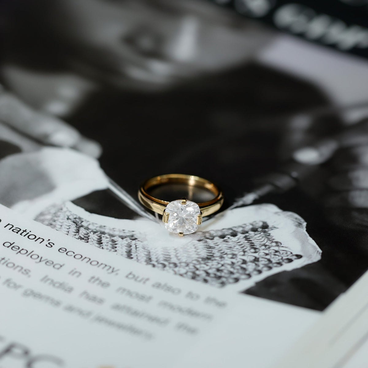 Anillo de Compromiso Solitario de Moissanita de Talla Cojín de 3 Quilates con Certificado