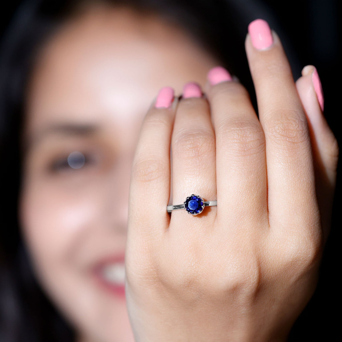 Anillo de compromiso solitario con zafiro azul creado en laboratorio de 1 quilate, certificado