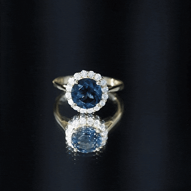 Anillo de compromiso clásico de topacio azul de Londres redondo de 2 quilates con halo de diamantes