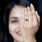 Anillo de compromiso clásico de topacio azul de Londres redondo de 2 quilates con halo de diamantes