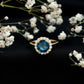 Anillo de compromiso clásico de topacio azul de Londres redondo de 2 quilates con halo de diamantes