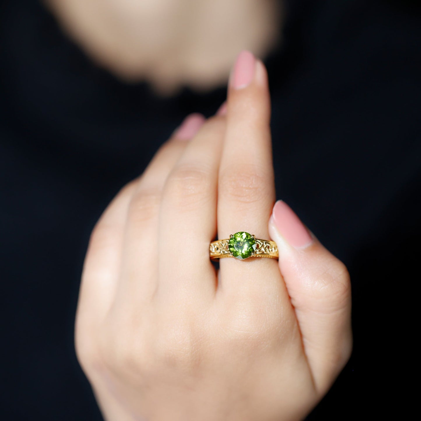 Anillo de compromiso con nudo celta de peridoto real de 2 quilates con diamante sorpresa