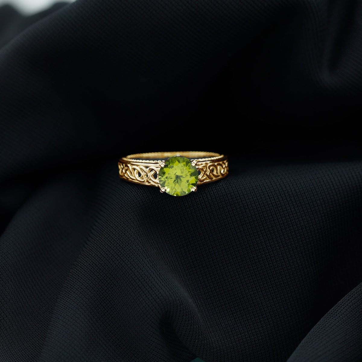 Anillo de compromiso con nudo celta de peridoto real de 2 quilates con diamante sorpresa