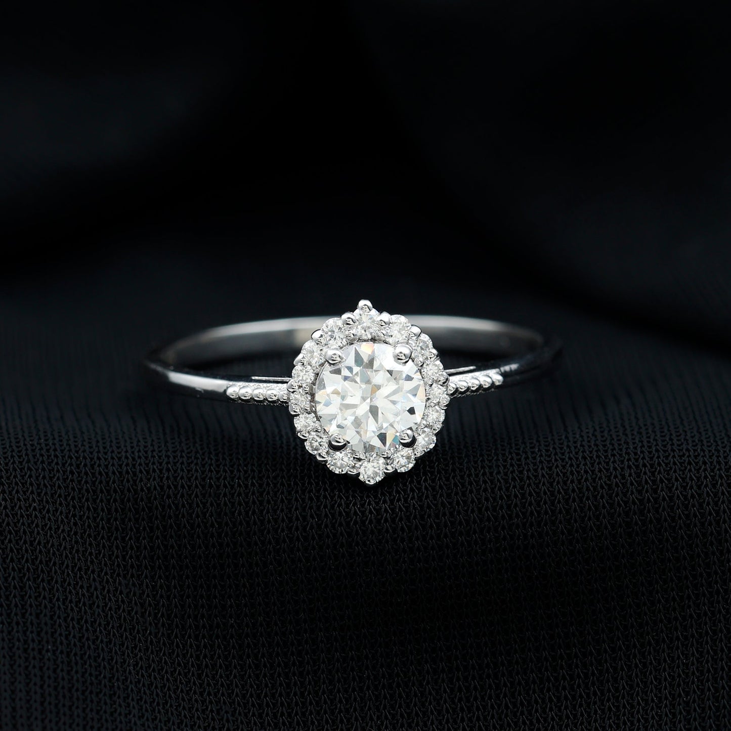 Anillo de compromiso de moissanita con halo certificado para mujer