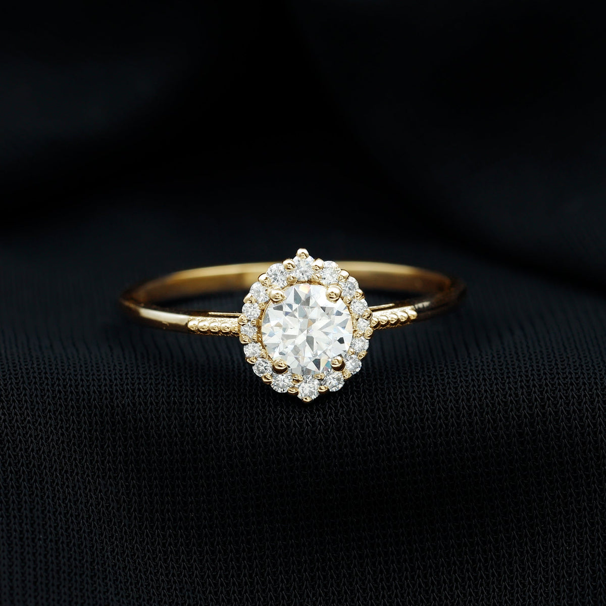 Anillo de compromiso de moissanita con halo certificado para mujer