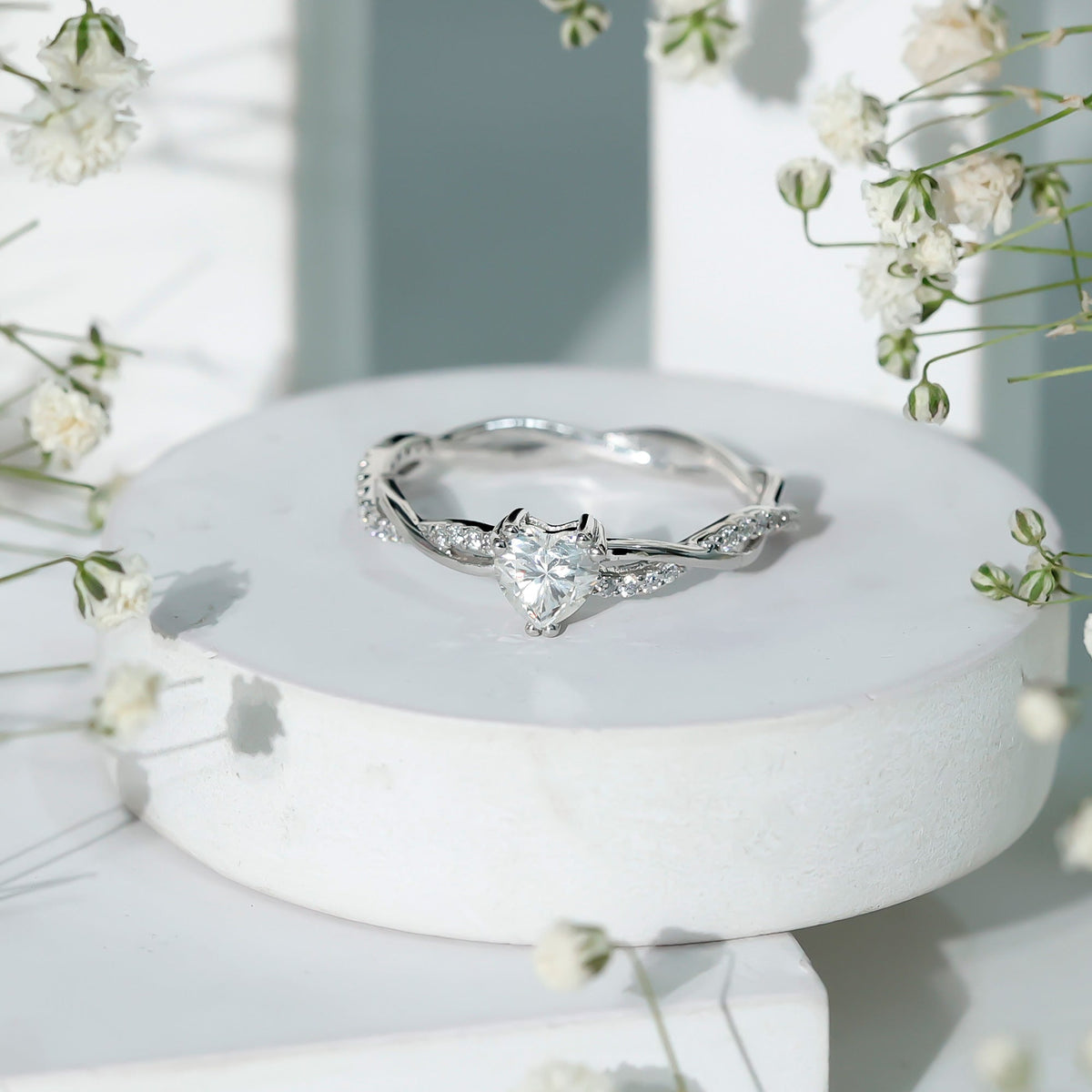 Anillo de Promesa Solitario de Moissanita con Forma de Corazón