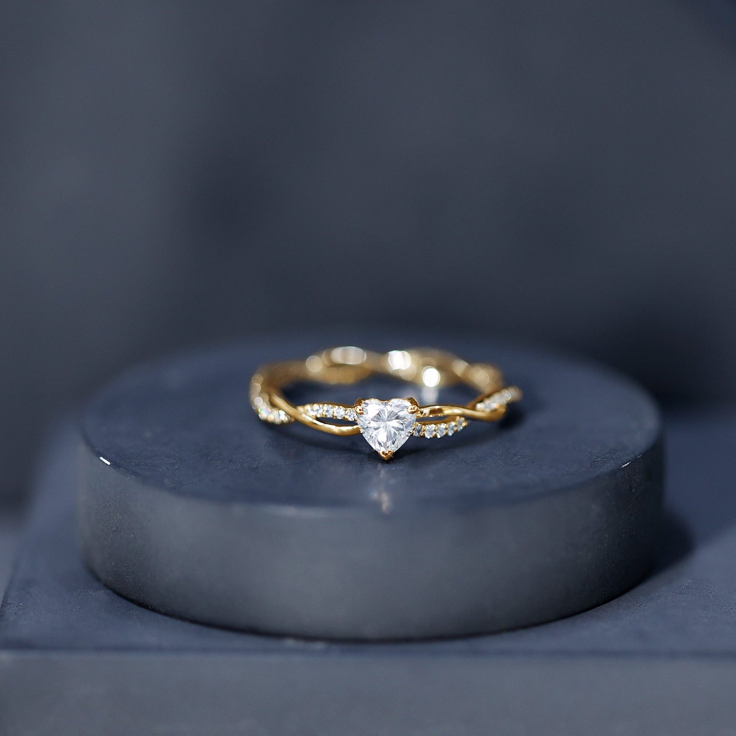 Anillo de Promesa Solitario de Moissanita con Forma de Corazón