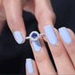 Anillo de compromiso minimalista con zafiro azul de 0,9 quilates y halo de diamantes