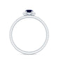 Anillo de compromiso minimalista con zafiro azul de 0,9 quilates y halo de diamantes