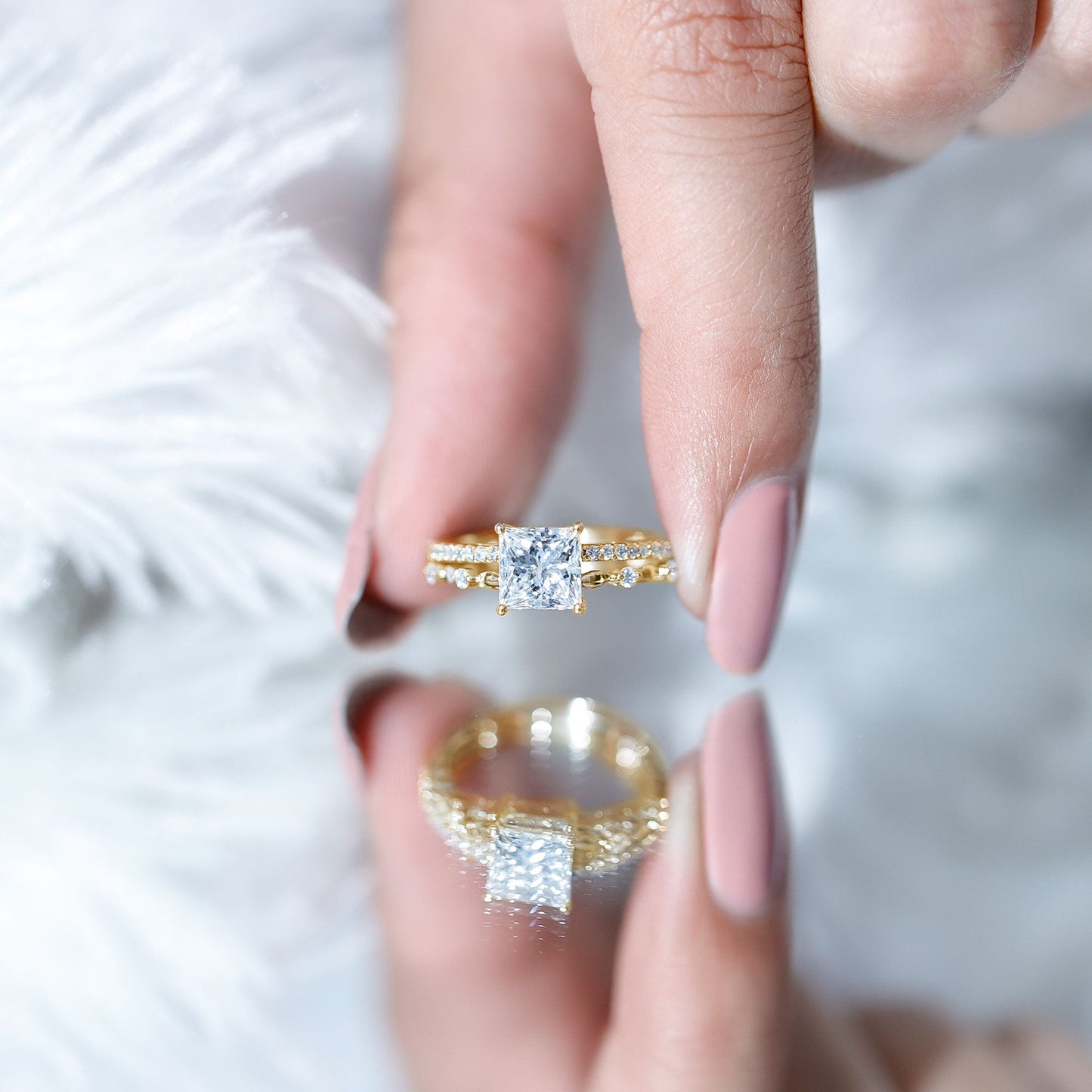 Anillo de compromiso de moissanita talla princesa con certificado