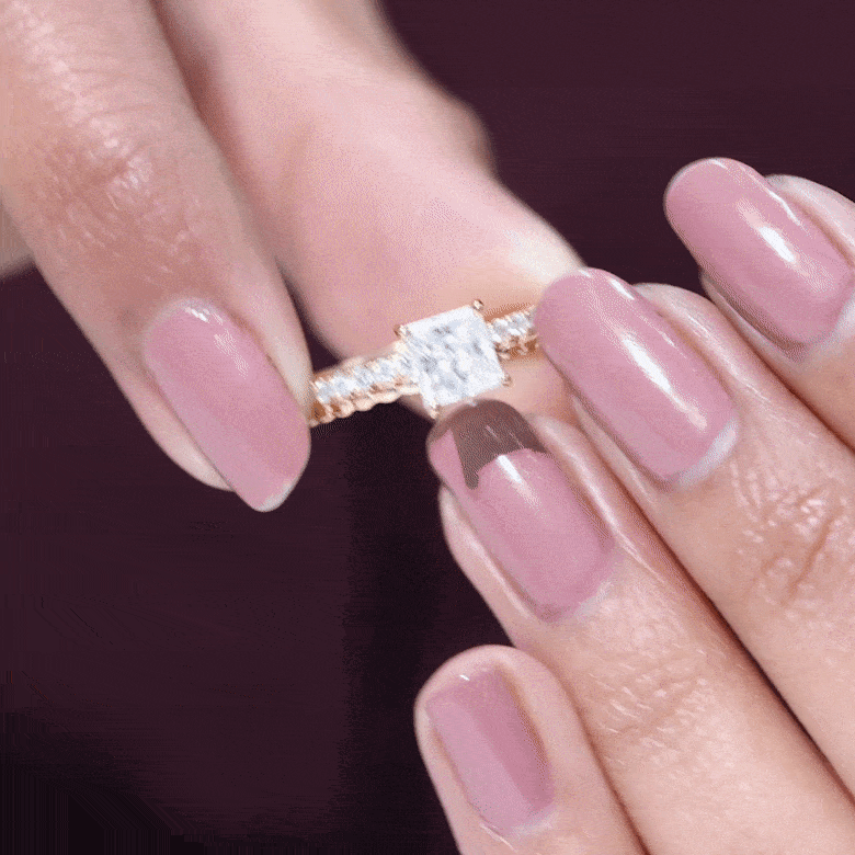Anillo de compromiso de moissanita con corte cuadrado certificado para mujer