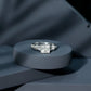 Anillo de compromiso solitario de moissanita de 3 quilates talla princesa con brazo dividido