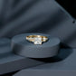 Anillo de compromiso solitario de moissanita de 3 quilates talla princesa con brazo dividido