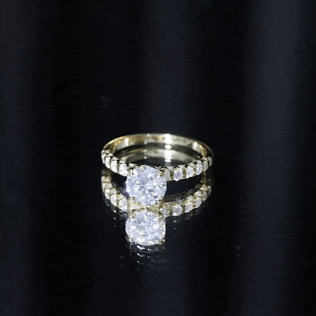 Anillo de compromiso solitario de moissanita talla redonda con piedras laterales