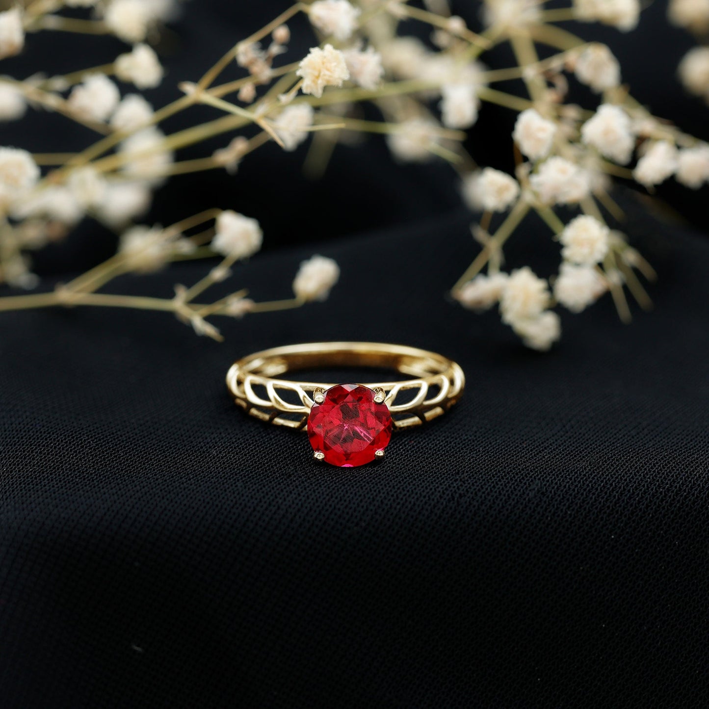 Anillo de compromiso solitario de rubí de 2,3 quilates creado en laboratorio con diseño de filigrana