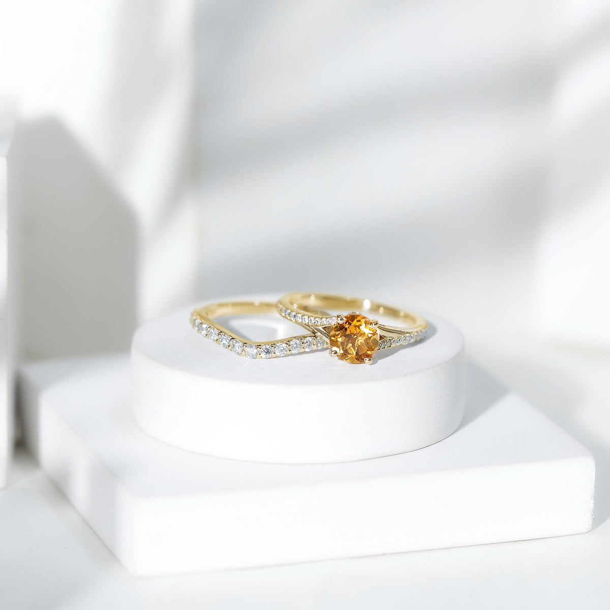 Anillo de compromiso de citrino real certificado con banda de boda de moissanita