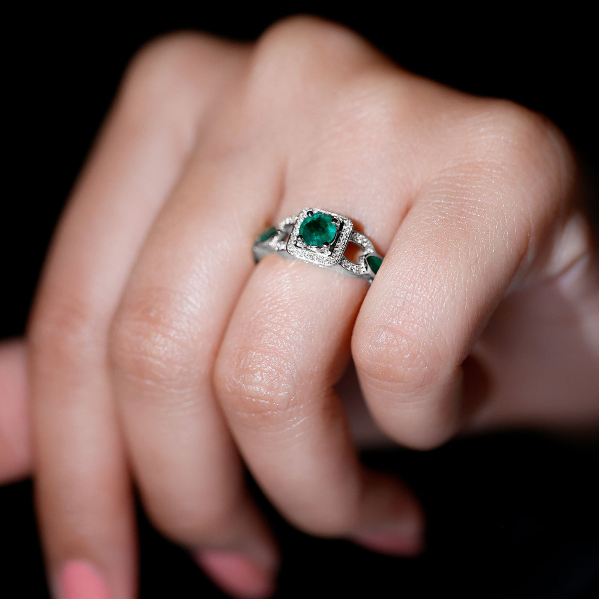 Anillo de compromiso de esmeralda y diamante de estilo vintage para mujer