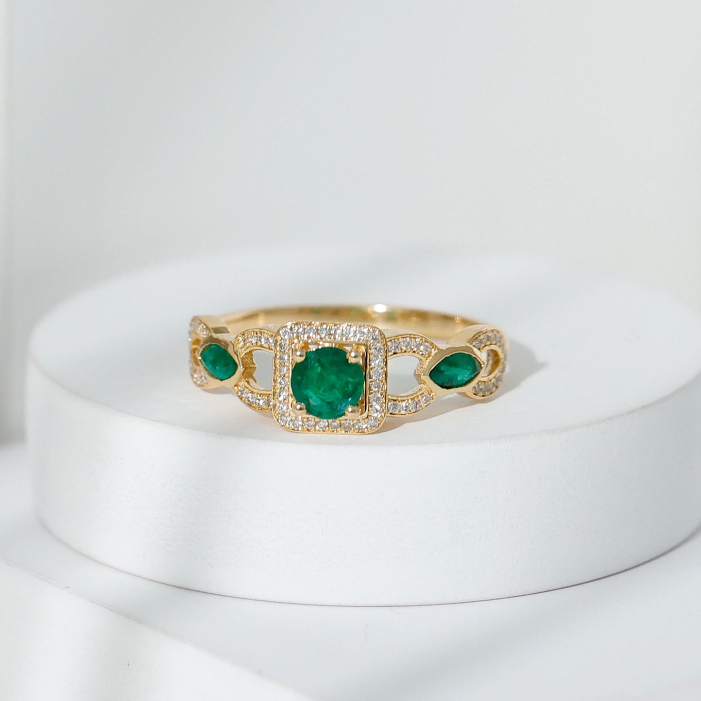 Anillo de compromiso de esmeralda y diamante de estilo vintage para mujer