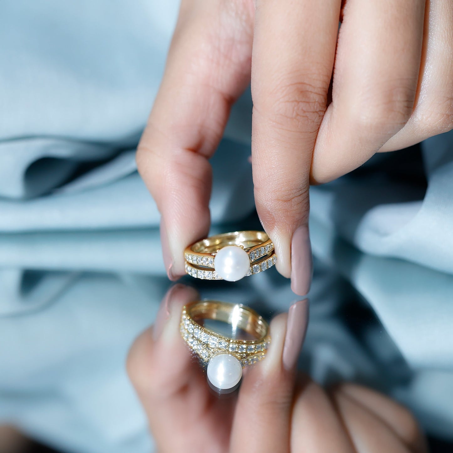 Juego de anillos de boda de perlas blancas naturales con moissanita