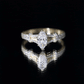 Anillo de compromiso solitario de moissanita talla marquesa en vástago dividido