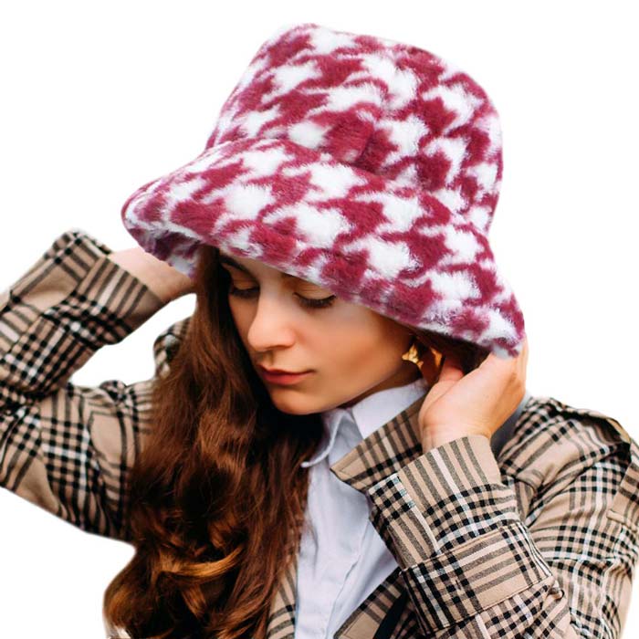 Houndstooth Patterned Faux Fur Bucket Hat