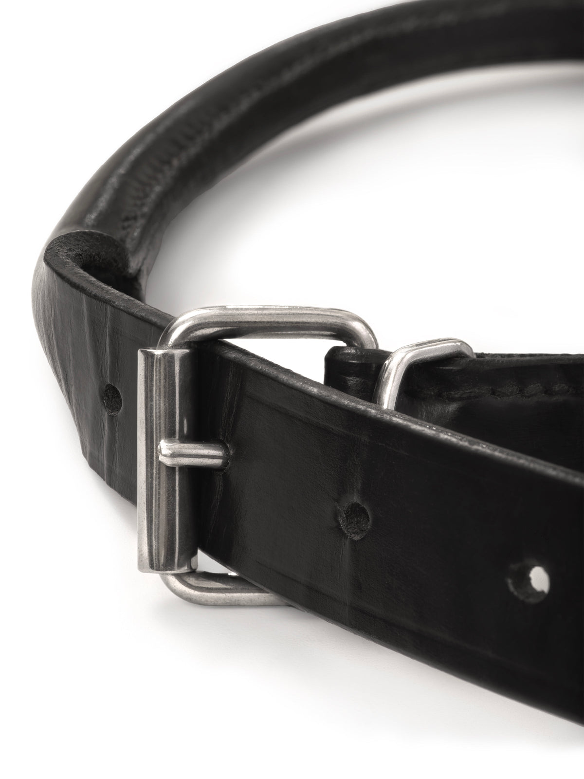 Collar de cuero enrollado para perro