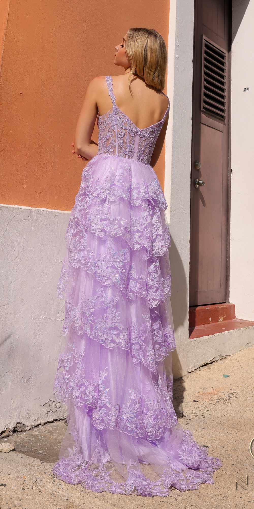 Vestido de Noche en A Anabel T1335 con Falda Escalonada y Aplicaciones de Encaje, Escote Corazón