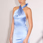 Vestido de satén de corte sirena con corpiño halter retorcido y entallado Astee T2005