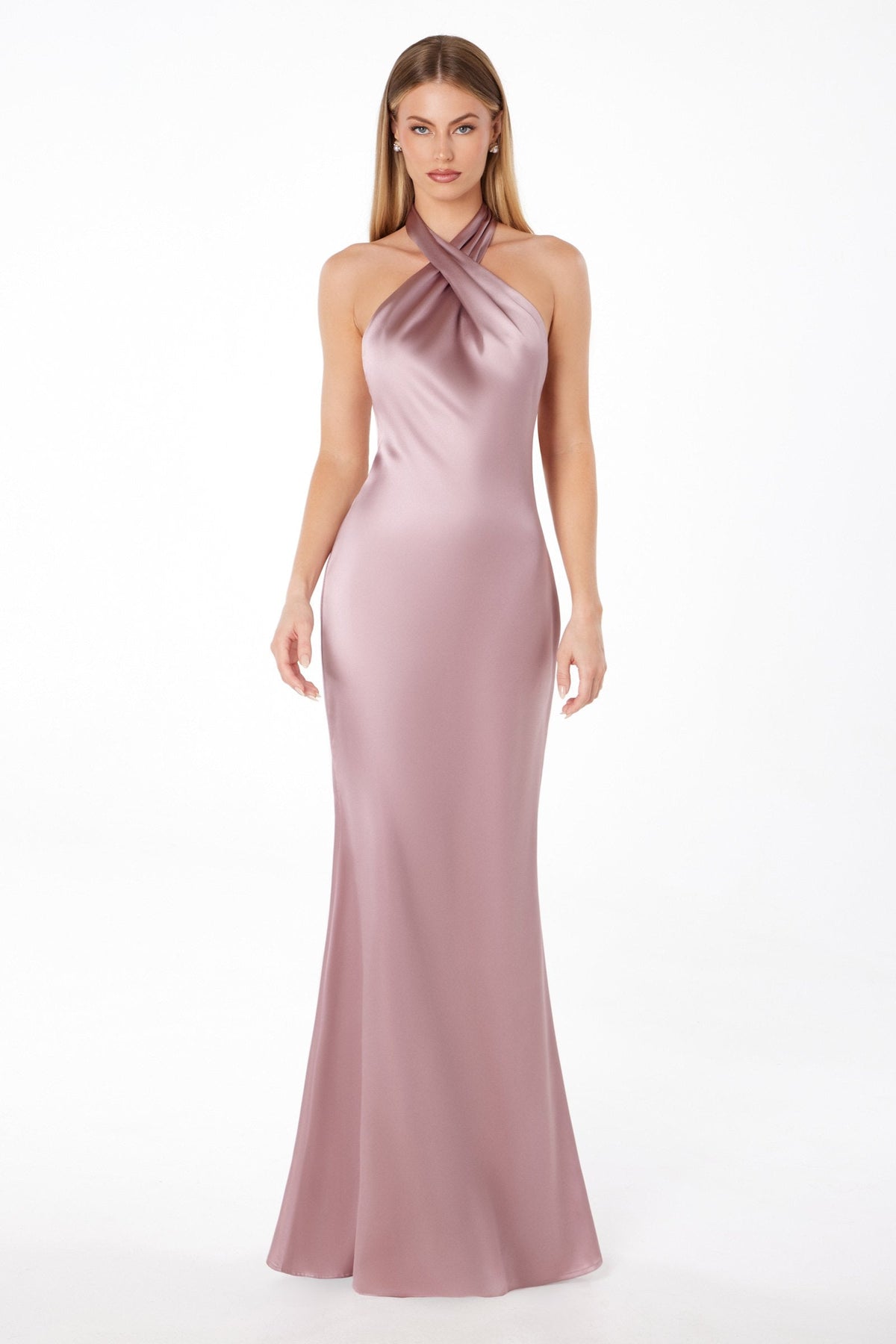 Vestido de satén de corte sirena con corpiño halter retorcido y entallado Astee T2005