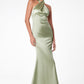Vestido de satén de corte sirena con corpiño halter retorcido y entallado Astee T2005