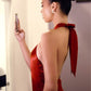 Vestido de satén de corte sirena con corpiño halter retorcido y entallado Astee T2005